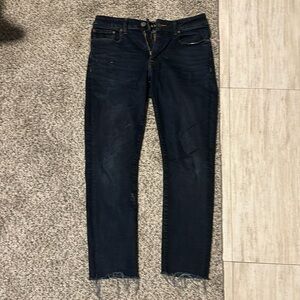 American Eagle Slim Fit Men’s Dark Wash Jeans, 31x32, lightly worn. Frayed hem.